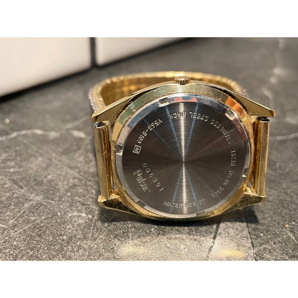 Vintage Gold Tone Pulsar V563-8109 with Stretch Band - New Battery - Picture 4 of 5